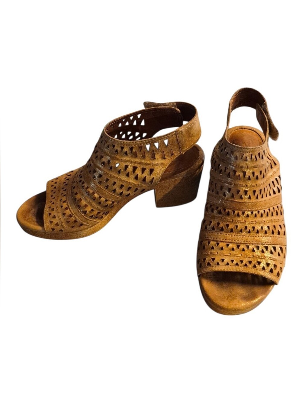 Women’s Cutout Suede Block Heel Sandals - Tan . Sofft brand.  Resale .Dont Fit